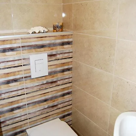 Luxurious With Balconies In Downtown Bp בודפשט