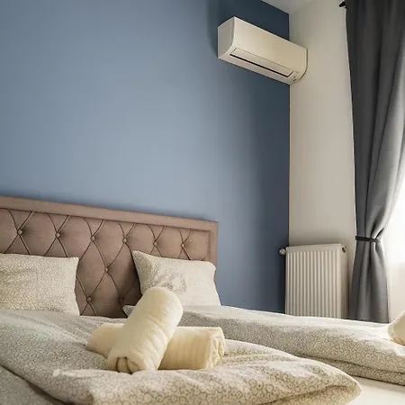 Luxurious With Balconies In Downtown Bp דירה בודפשט